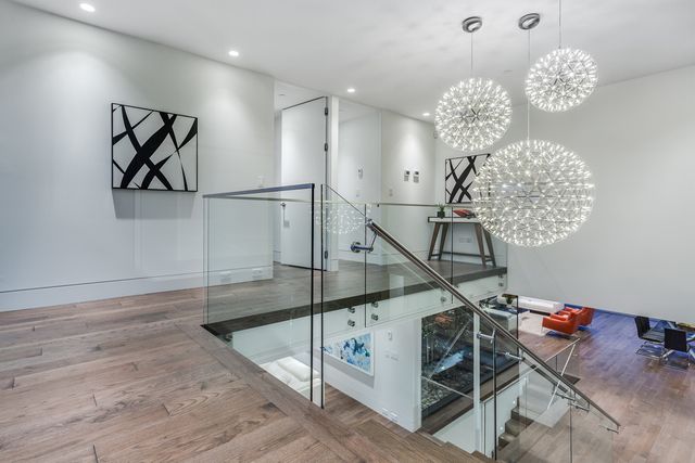 53910 at 910 Leovista Avenue, North Vancouver