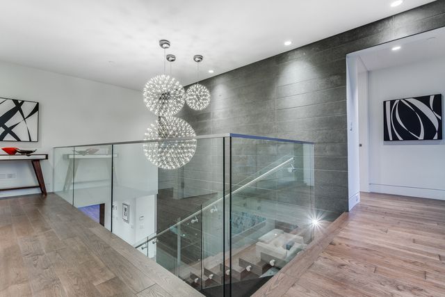 53914 at 910 Leovista Avenue, North Vancouver