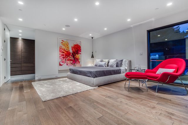 53918 at 910 Leovista Avenue, North Vancouver