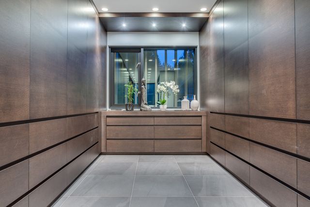 53938 at 910 Leovista Avenue, North Vancouver