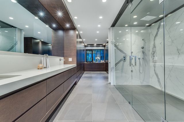 53950 at 910 Leovista Avenue, North Vancouver