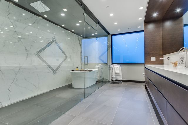 53962 at 910 Leovista Avenue, North Vancouver