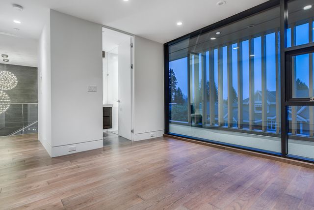 53974 at 910 Leovista Avenue, North Vancouver