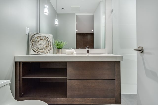 53978 at 910 Leovista Avenue, North Vancouver