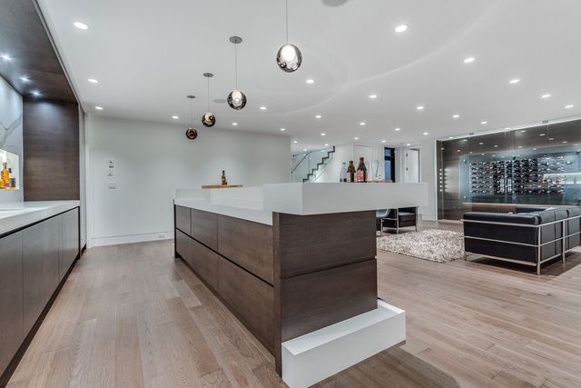 54034 at 910 Leovista Avenue, North Vancouver