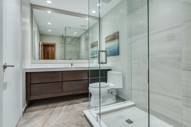 54054 at 910 Leovista Avenue, North Vancouver