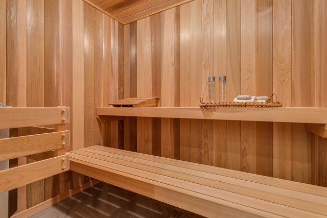 54058 at 910 Leovista Avenue, North Vancouver