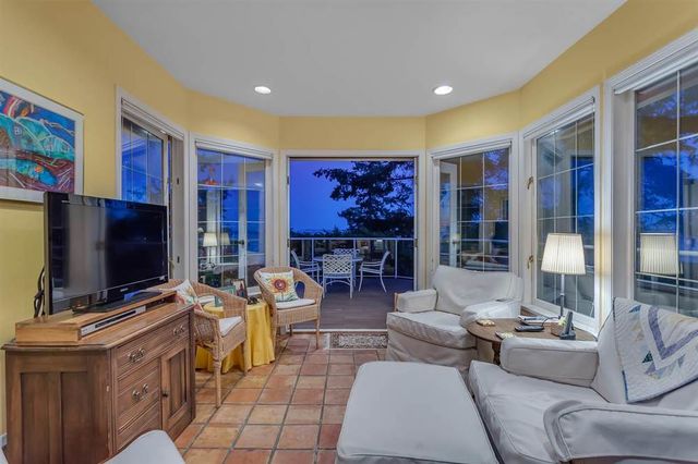 54610 at 3660 Creery Avenue, West Vancouver