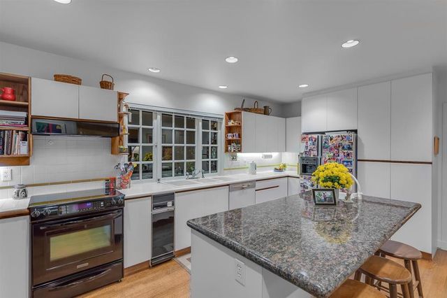 54613 at 3660 Creery Avenue, West Vancouver