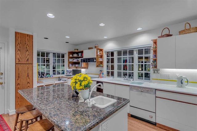 54616 at 3660 Creery Avenue, West Vancouver