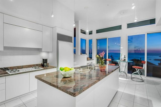 58399 at 5453 Vista Court, West Vancouver