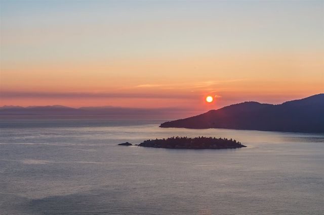 58438 at 5453 Vista Court, West Vancouver