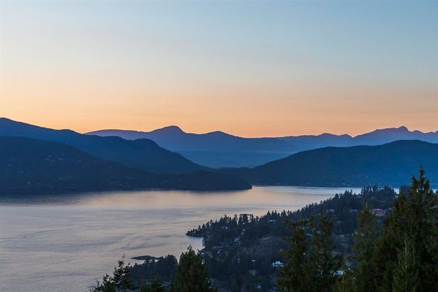 58441 at 5453 Vista Court, West Vancouver