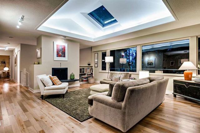 58703 at 3913 Bayridge Place, West Vancouver