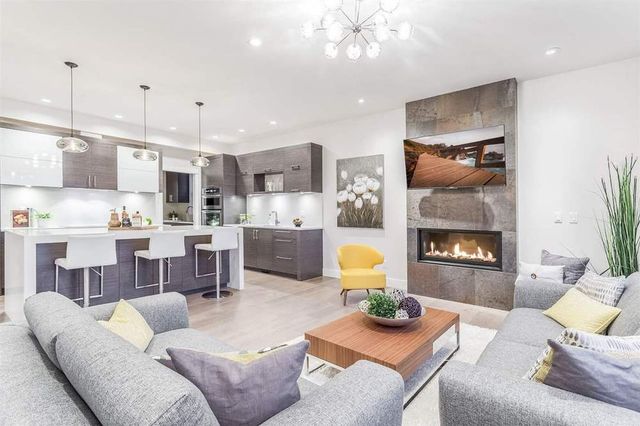 60624 at 765 Montroyal Oulevard, North Vancouver