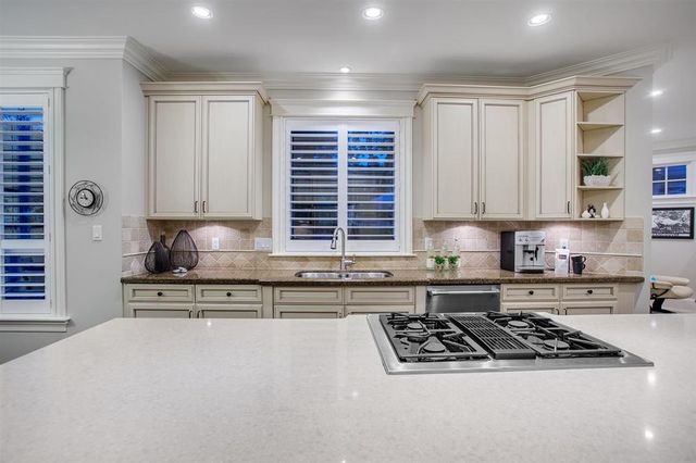 60684 at 3440 Wellington Crescent, North Vancouver