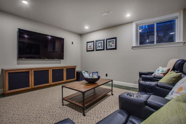 60719 at 3440 Wellington Crescent, North Vancouver