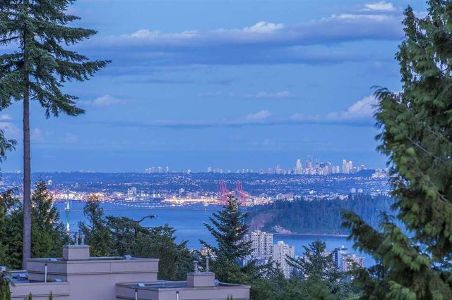 60862 at 402 - 3105 Deer Ridge Drive, West Vancouver