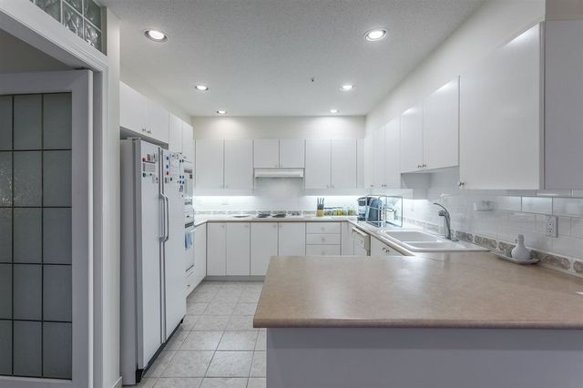 60874 at 402 - 3105 Deer Ridge Drive, West Vancouver