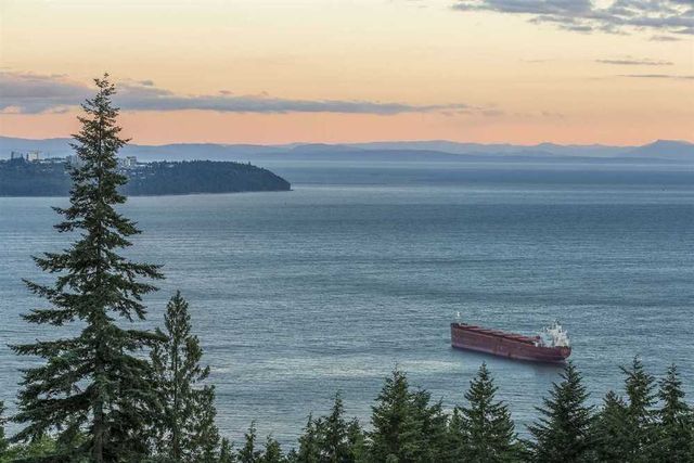 60889 at 402 - 3105 Deer Ridge Drive, West Vancouver