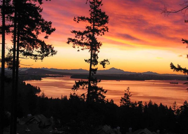 60904 at 5418 Vista Court, West Vancouver