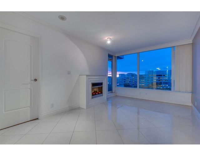 61690 at 703 - 133 E Esplanade Avenue, North Vancouver