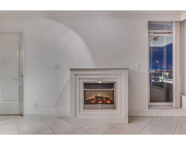 61724 at 703 - 133 E Esplanade Avenue, North Vancouver