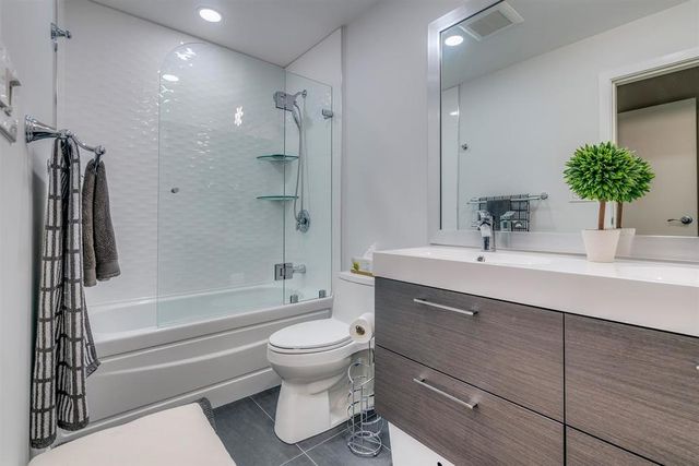 63676 at 2318 Marine Drive, West Vancouver