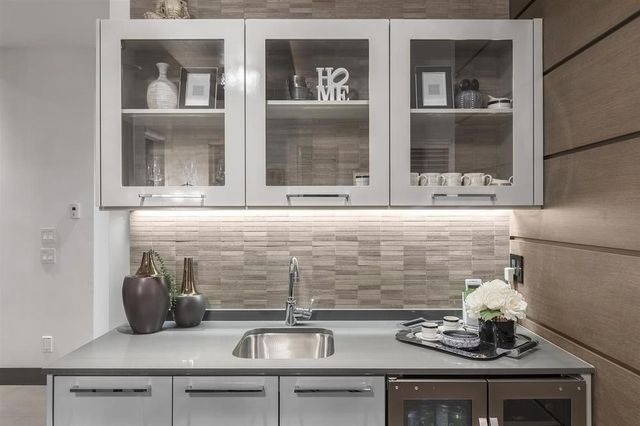 63778 at 1369 20th Street, West Vancouver