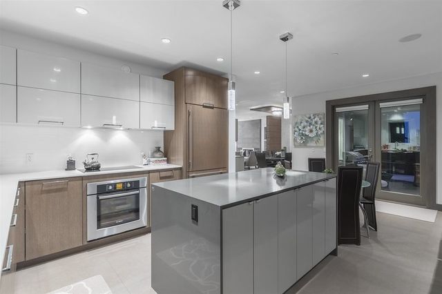 63785 at 1369 20th Street, West Vancouver