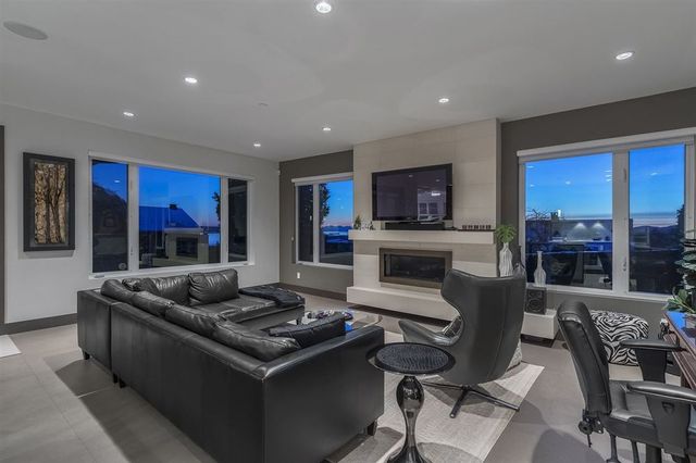 63792 at 1369 20th Street, West Vancouver