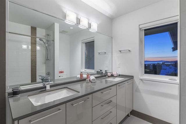 63810 at 1369 20th Street, West Vancouver