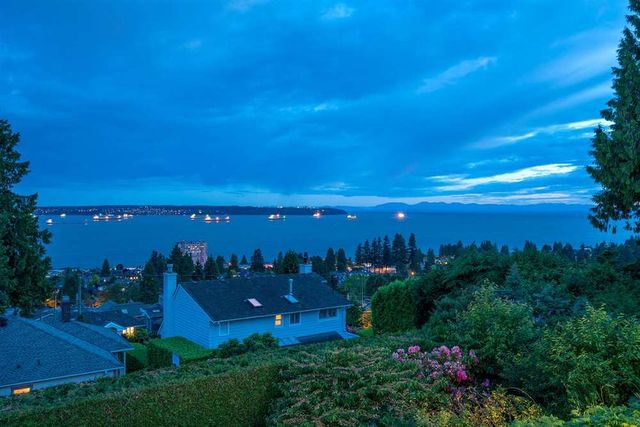 64075 at 2286 Ottawa Avenue, West Vancouver