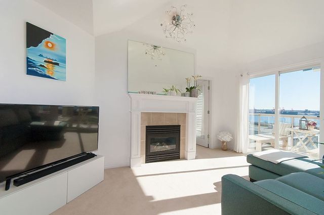 64753 at 409 - 333 E 1st Street, North Vancouver