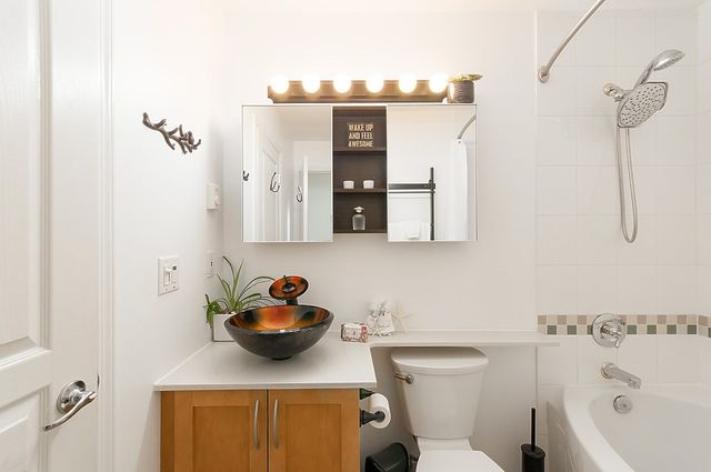 64768 at 409 - 333 E 1st Street, North Vancouver