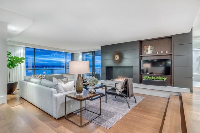 65319 at 402 - 1930 Bellevue Avenue, West Vancouver