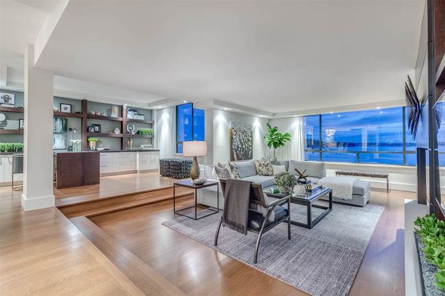 65324 at 402 - 1930 Bellevue Avenue, West Vancouver