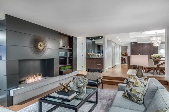 65329 at 402 - 1930 Bellevue Avenue, West Vancouver