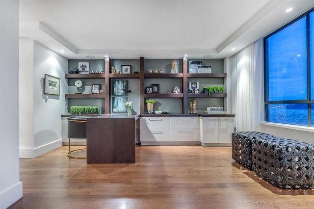 65334 at 402 - 1930 Bellevue Avenue, West Vancouver