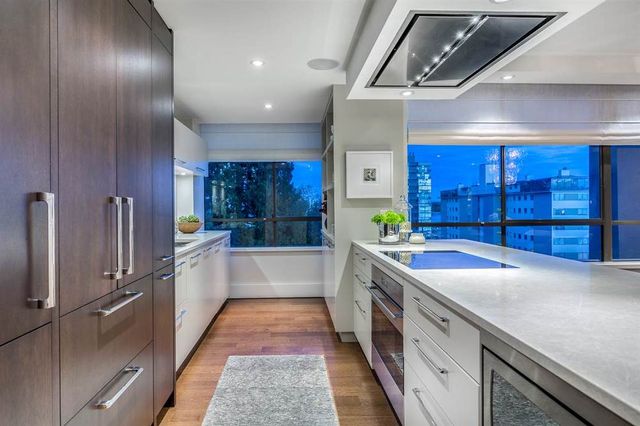 65349 at 402 - 1930 Bellevue Avenue, West Vancouver