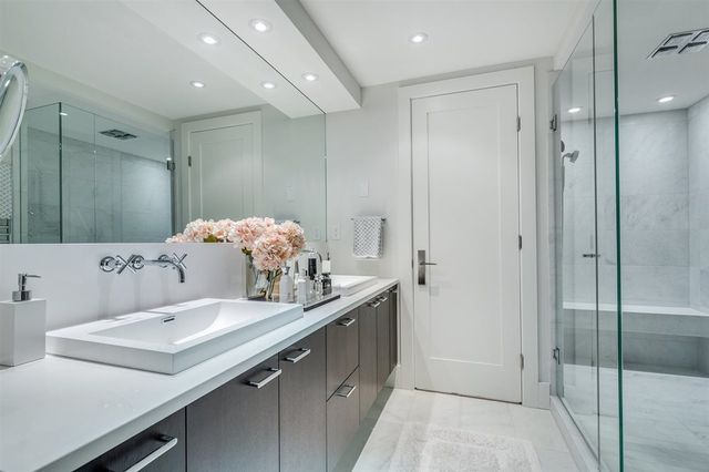 65369 at 402 - 1930 Bellevue Avenue, West Vancouver