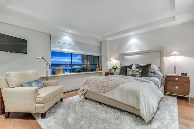 65374 at 402 - 1930 Bellevue Avenue, West Vancouver