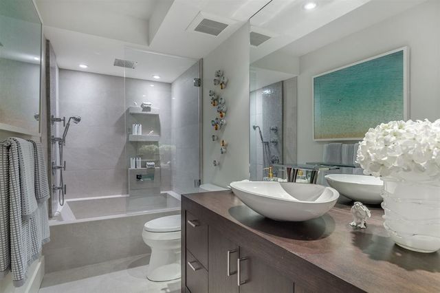 65379 at 402 - 1930 Bellevue Avenue, West Vancouver