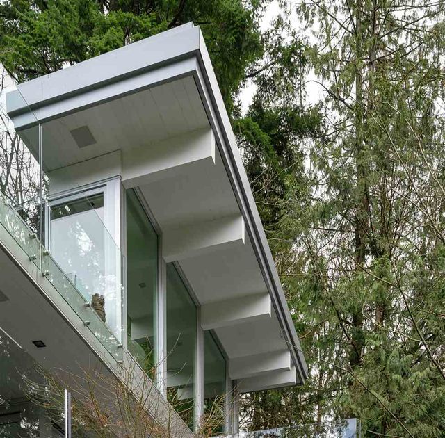 66693 at 5764 Larson Plac, West Vancouver