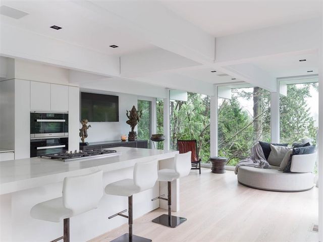 66703 at 5764 Larson Plac, West Vancouver