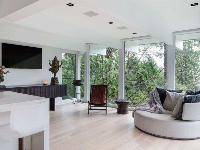 66708 at 5764 Larson Plac, West Vancouver