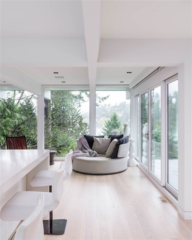 66713 at 5764 Larson Plac, West Vancouver