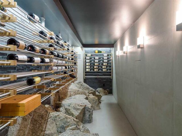 66753 at 5764 Larson Plac, West Vancouver