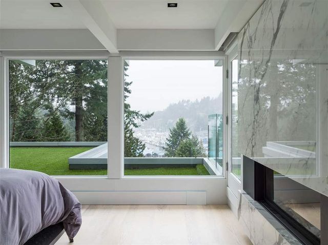 66758 at 5764 Larson Plac, West Vancouver