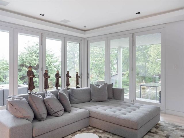 66763 at 5764 Larson Plac, West Vancouver